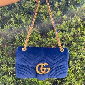 GG Marmont Medium Velvet Shoulder Bag